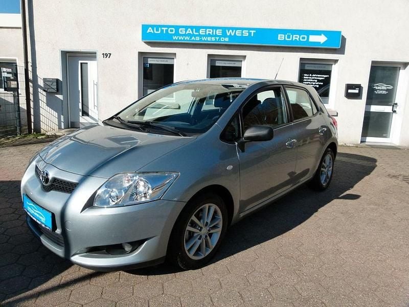 Gebraucht Toyota Auris Life 101 PS (74 kW) 2009 Silber Kleinwagen