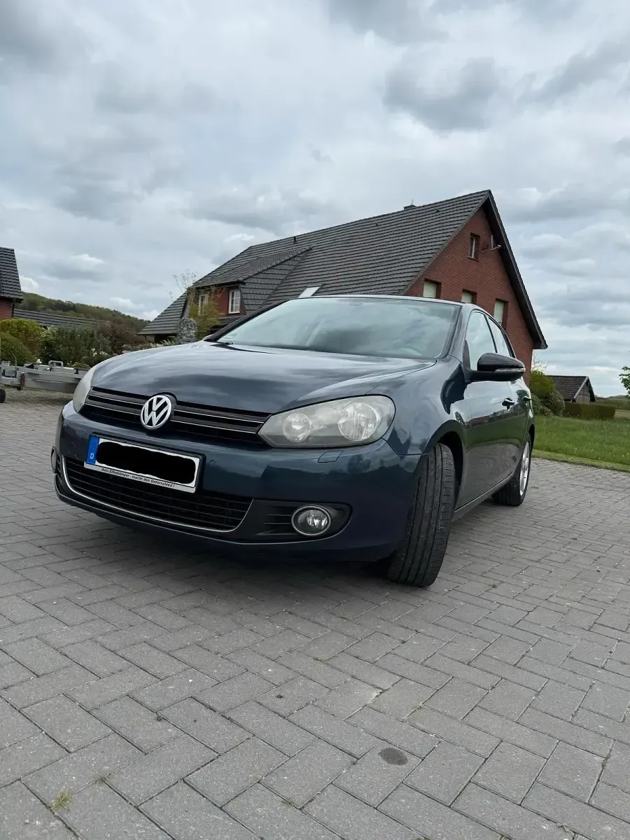 Gebraucht VW Golf VI Style 105 PS (77 kW) 2011 Blau Kleinwagen