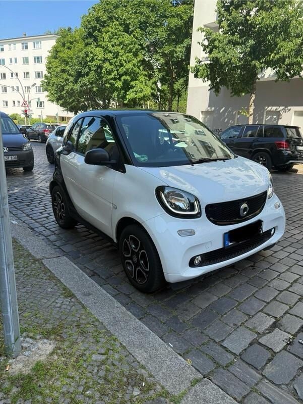 Weiß Gebraucht 2018 Smart ForTwo Coupé Kleinwagen | 11.299 € (Fairer Preis) - Bild 1/4