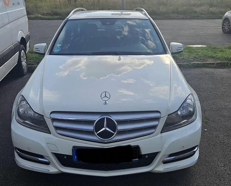 Weiß Gebraucht 2011 Mercedes C350 Avantgarde Kombi | 7.990 € (Guter Preis) - Bild 1/4