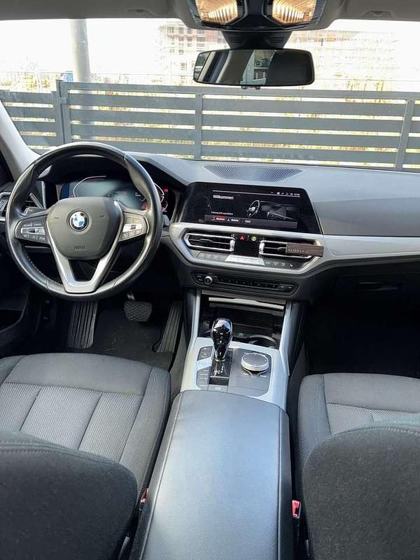 Gebraucht BMW 318 Advantage 156 PS (114 kW) 2022 Schwarz Limousine