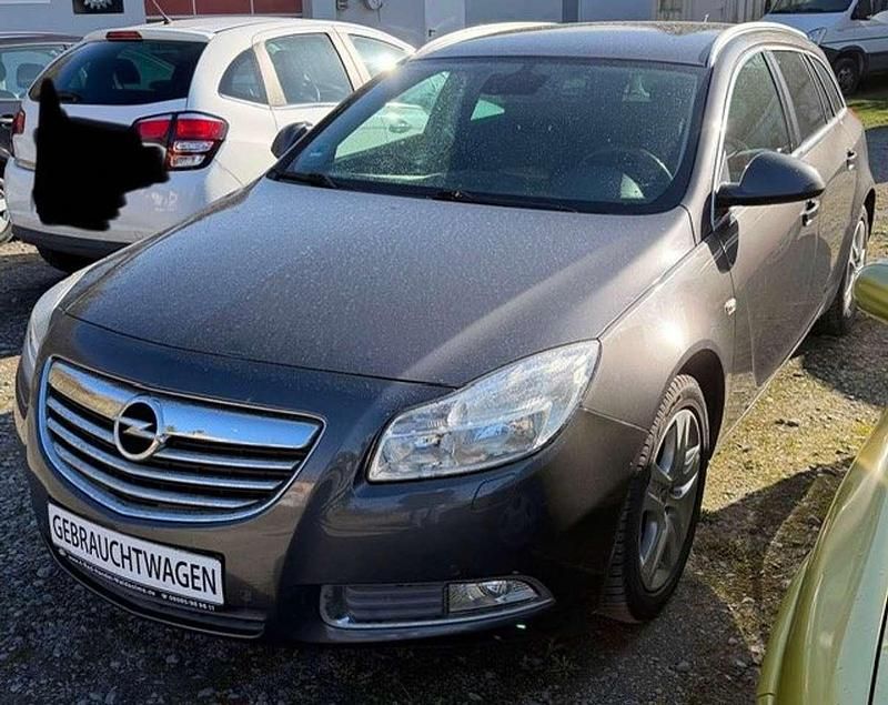 Gebraucht Opel Insignia Edition 160 PS (117 kW) 2011 Karbongrau Kombi