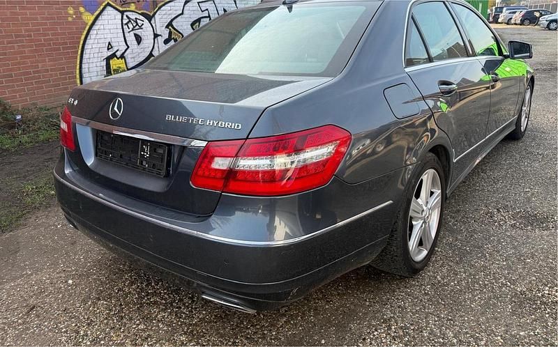Gebraucht Mercedes E300 204 PS (150 kW) 2013 Grau Limousine