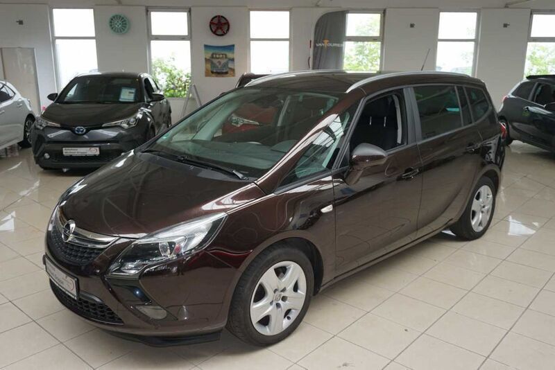 Braun Gebraucht 2012 Opel Zafira Tourer Edition Van / Kleinbus | 11.900 € (Teuer) - Bild 1/4