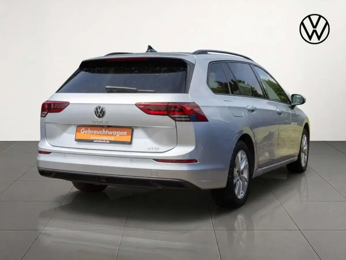 Gebraucht VW Golf VIII Life 150 PS (110 kW) 2021 Silber Kombi