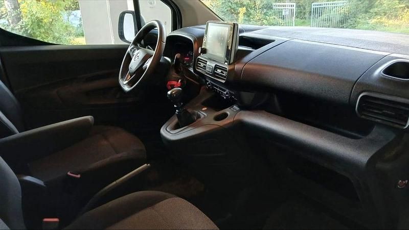 Gebraucht Opel Combo 102 PS (75 kW) 2022 Lackierung weiss icy/typ ausse Van / Kleinbus