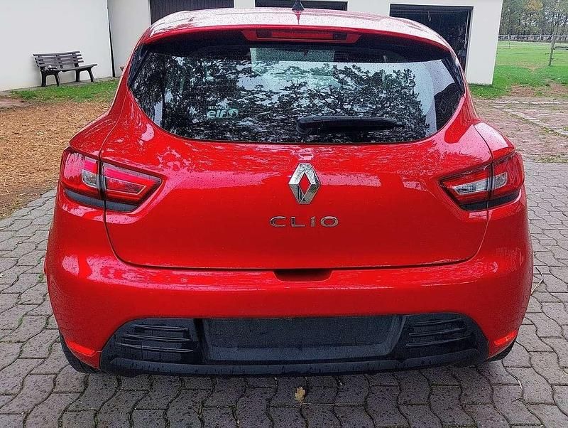 Rot Gebraucht 2017 Renault Clio IV Life Limousine | 7.300 € (Fairer Preis) - Bild 1/4