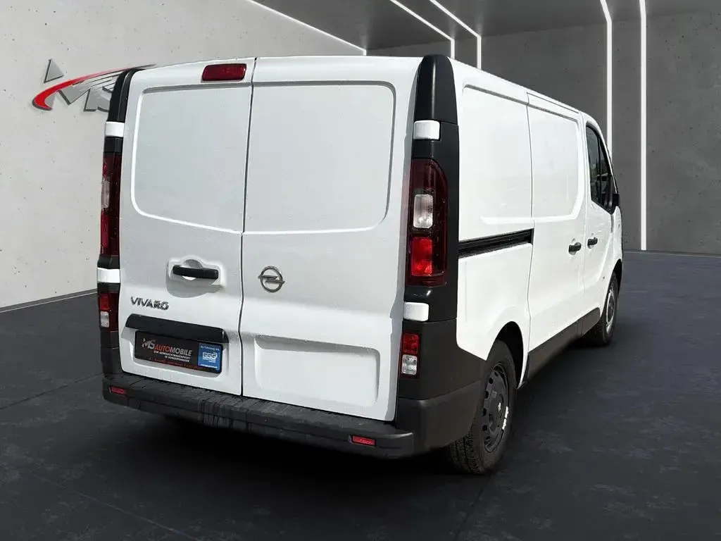 Gebraucht Opel Vivaro 120 PS (88 kW) 2018 Weiß Van / Kleinbus