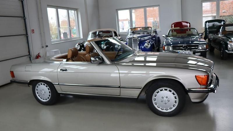 Gebraucht Mercedes 560 230 PS (169 kW) 1988 Silber Cabrio