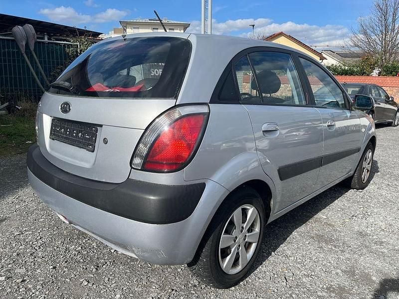 Gebraucht Kia Rio 97 PS (71 kW) 2008 Grau Limousine