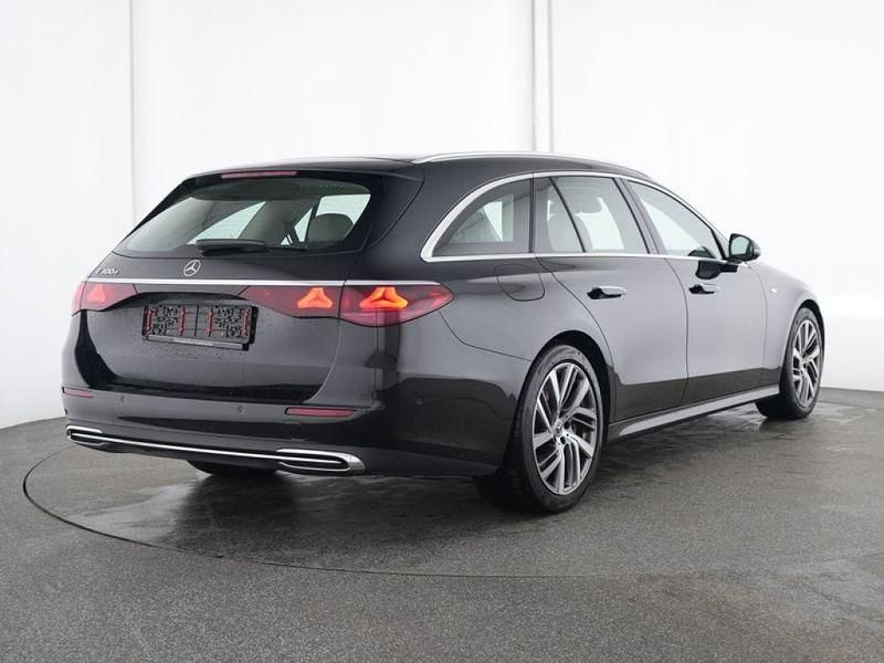 Gebraucht Mercedes E300 Avantgarde 313 PS (230 kW) 2025 Metalliclack obsidianschwarz (metallic) Kombi