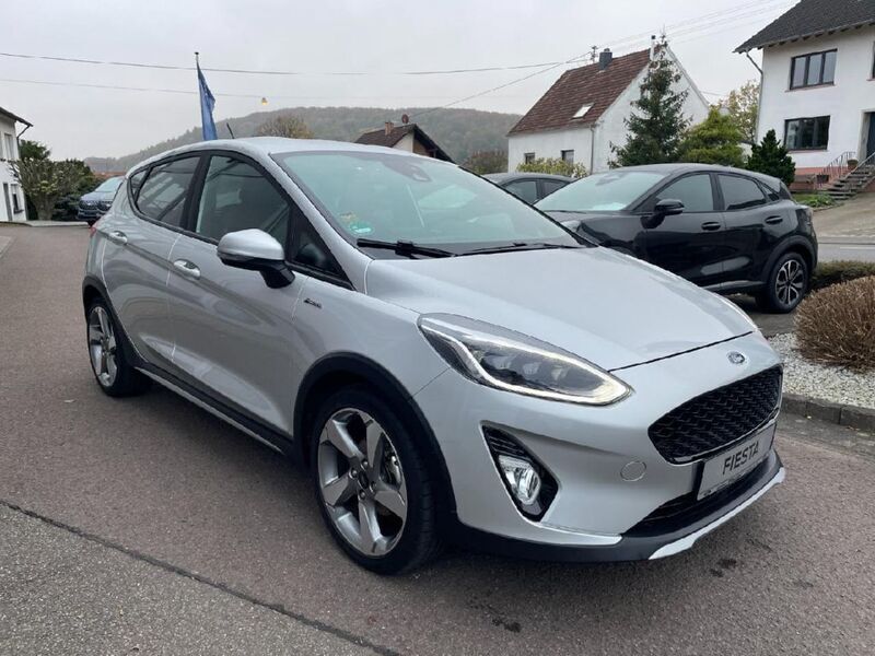 Gebraucht Ford Fiesta 101 PS (74 kW) 2018 Polarsilber metallic (metallic) Kleinwagen