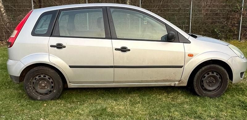 Gebraucht Ford Fiesta 80 PS (58 kW) 2002 Grau Kleinwagen