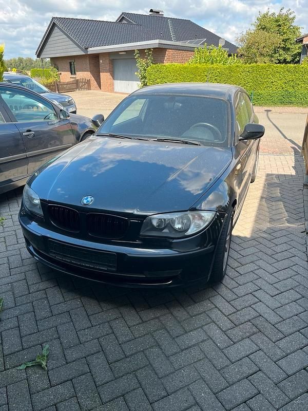 Schwarz Gebraucht 2010 BMW 116 Kleinwagen | 3.900 € (Fairer Preis) - Bild 1/4
