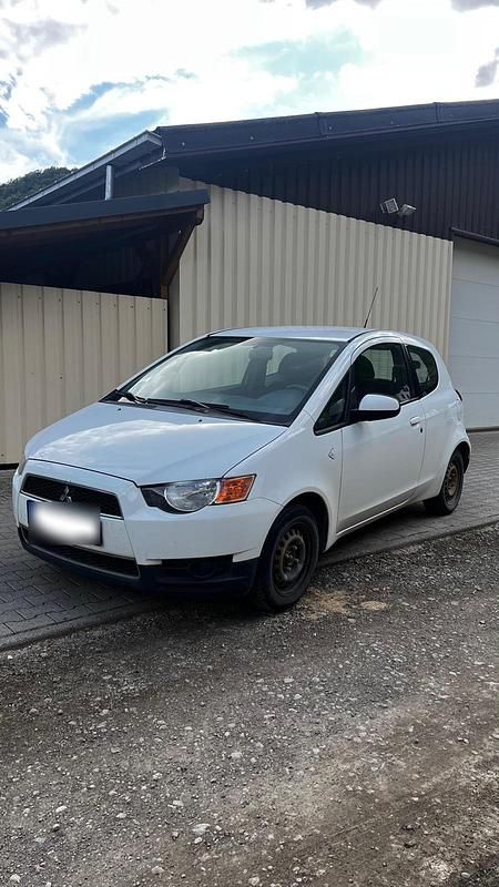Gebraucht Mitsubishi Colt 101 PS (74 kW) 2011 Weiß Kleinwagen
