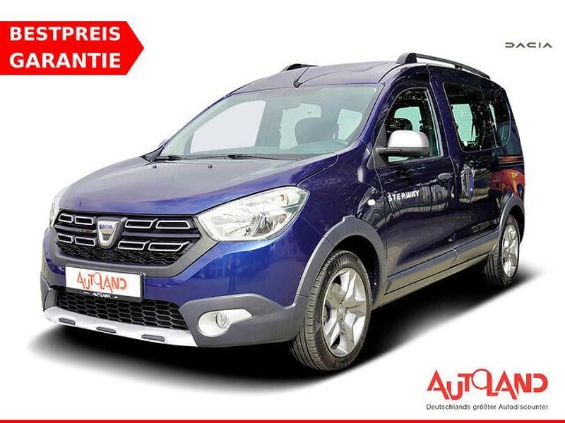 Blau Gebraucht 2018 Dacia Dokker Stepway Van | 18.950 € - Bild 1/4