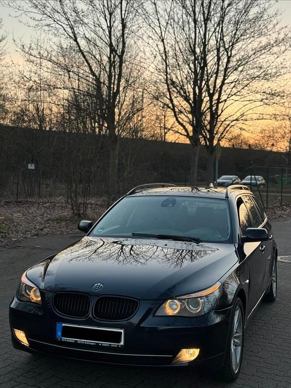 Gebraucht BMW 530 235 PS (172 kW) 2008 Blau Kombi