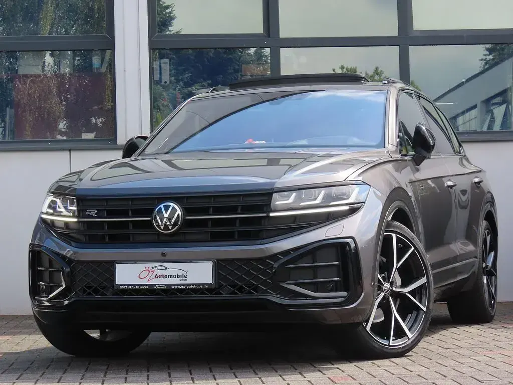 Gebraucht VW Touareg 286 PS (210 kW) 2024 Grau SUV