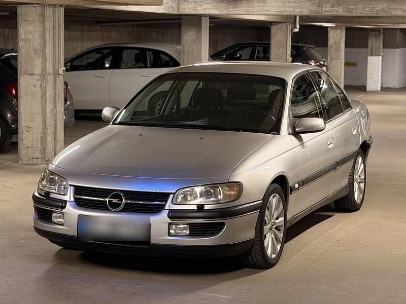 Gebraucht Opel Omega Edition 136 PS (100 kW) 1999 Silber Limousine
