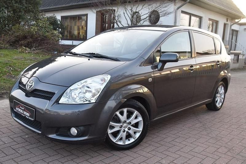 Gebraucht Toyota Corolla Verso Team 129 PS (94 kW) 2009 Grau Van / Kleinbus