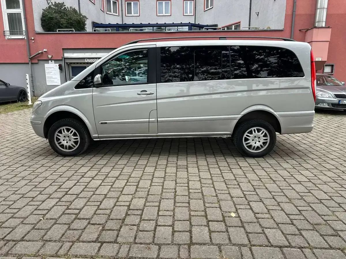 Gebraucht Mercedes Viano 109 PS (80 kW) 2010 Silber Van / Kleinbus