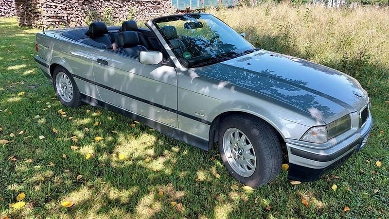 Gebraucht BMW 318 Cabriolet 116 PS (85 kW) 1999 Silber Cabrio