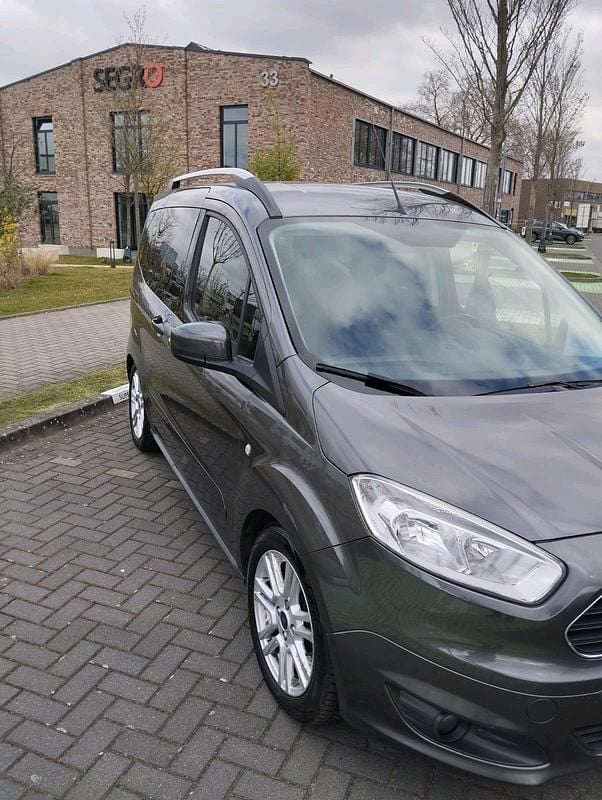 Gebraucht Ford Transit Titanium 95 PS (69 kW) 2015 Grau Kombi