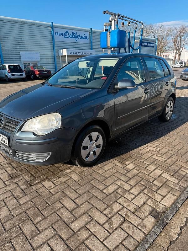 Gebraucht VW Polo 70 PS (51 kW) 2005 Grau Kleinwagen