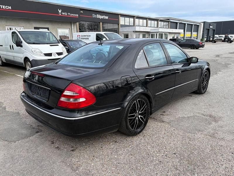 Gebraucht Mercedes E240 177 PS (130 kW) 2005 Schwarz Limousine