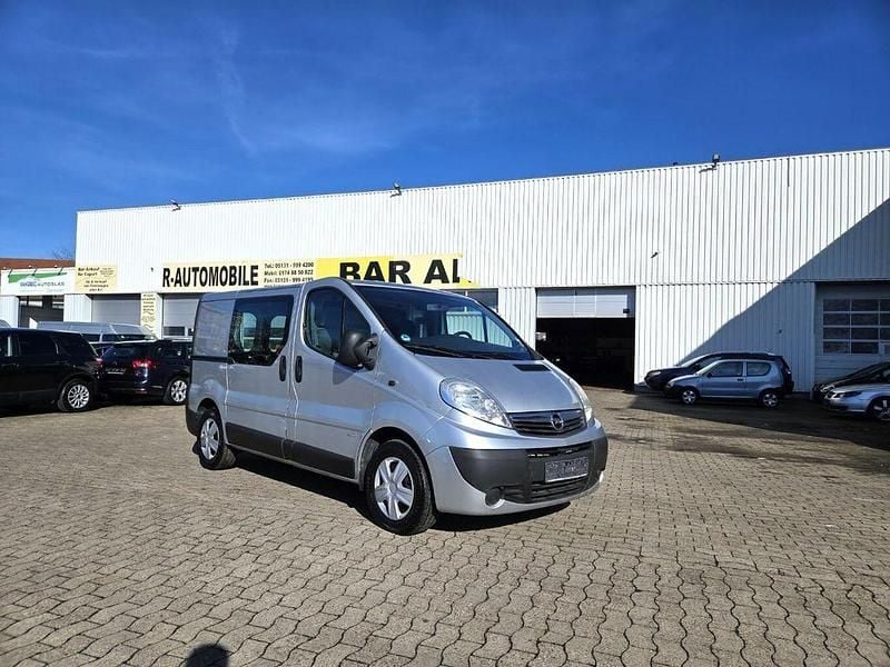 Gebraucht Opel Vivaro 145 PS (106 kW) 2011 Silber Van / Kleinbus