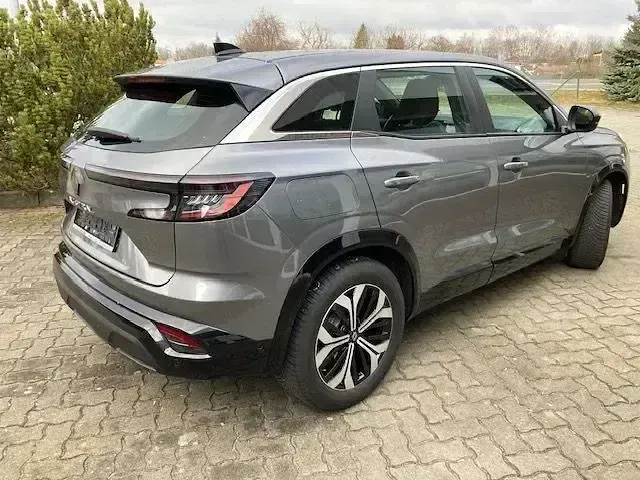 Usata Renault Austral 140 CV (102 kW) 2024 Grigio SUV
