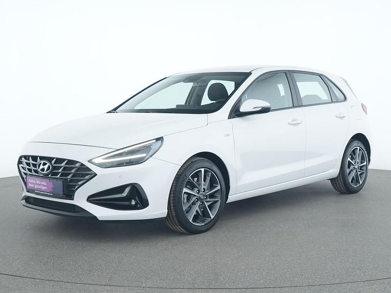 Gebraucht Hyundai i30 160 PS (117 kW) 2023 Atlas white Limousine