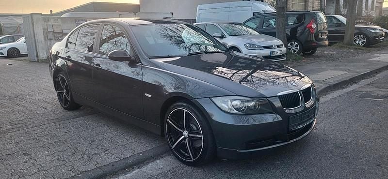 Gebraucht BMW 320 177 PS (130 kW) 2008 Grau Limousine