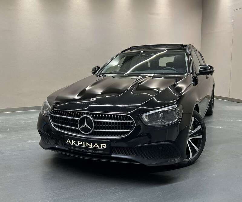 040 schwarz Gebraucht 2020 Mercedes E300 Night Kombi | 29.400 € (Fairer Preis) - Bild 1/4