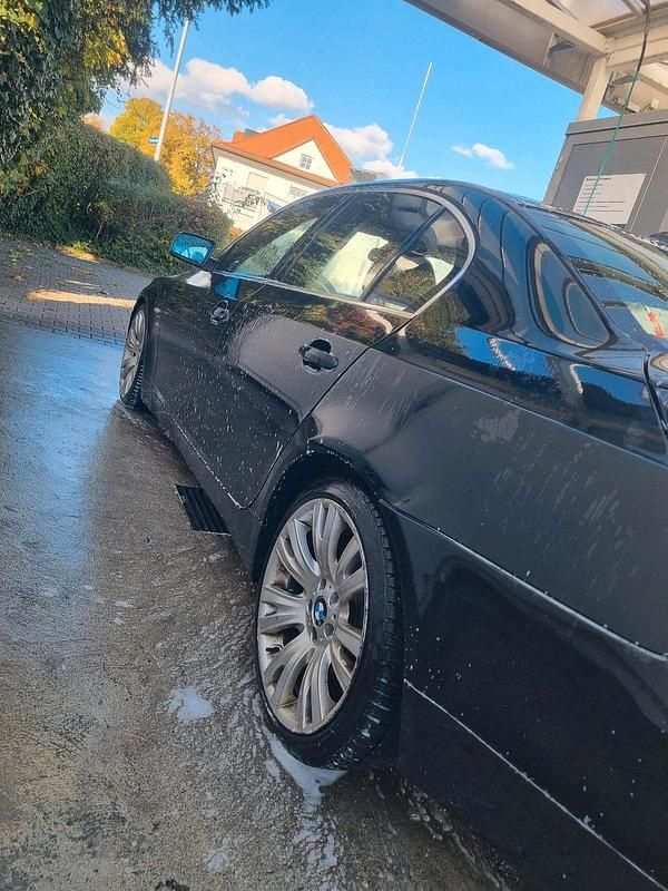 Schwarz Gebraucht 2005 BMW 523 Limousine | 2.200 € (Superpreis) - Bild 1/4