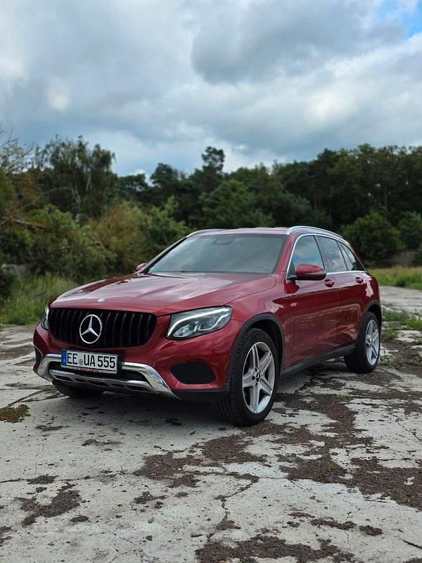 Rot Gebraucht 2016 Mercedes GLC250 SUV | 23.800 € (Guter Preis) - Bild 1/4