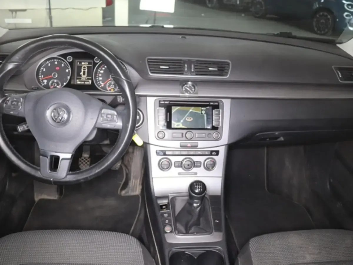 Gebraucht VW Passat Comfortline 122 PS (89 kW) 2014 Deep black perleffekt (metallic) Kombi