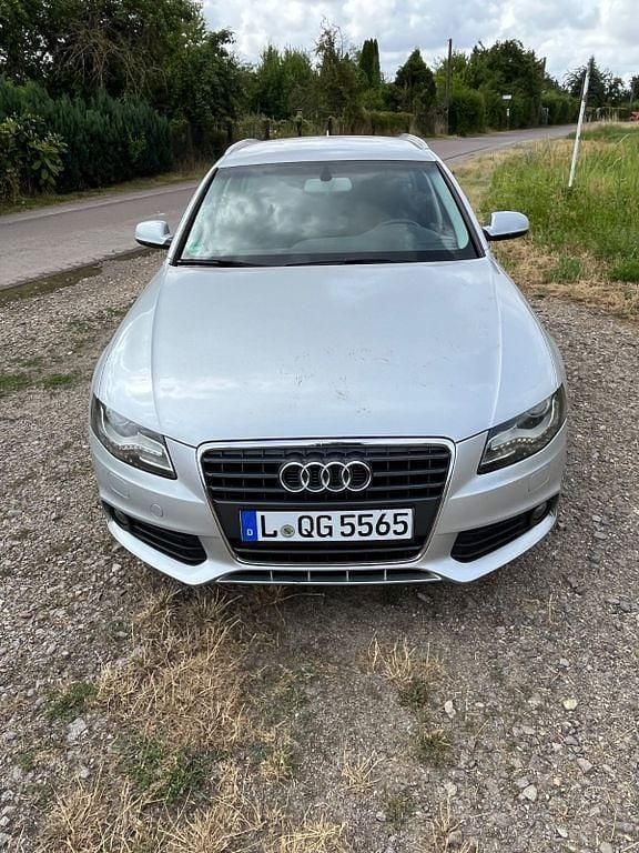Silber Gebraucht 2010 Audi A4 Ambition Kombi | 6.500 € - Bild 1/4