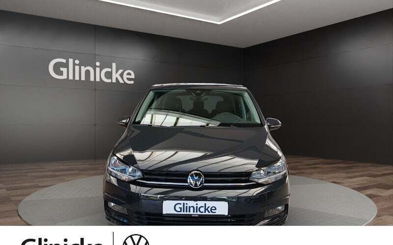Grau Neu 2025 VW Touran Comfortline Van / Kleinbus | 46.270 € (Teuer) - Bild 1/4