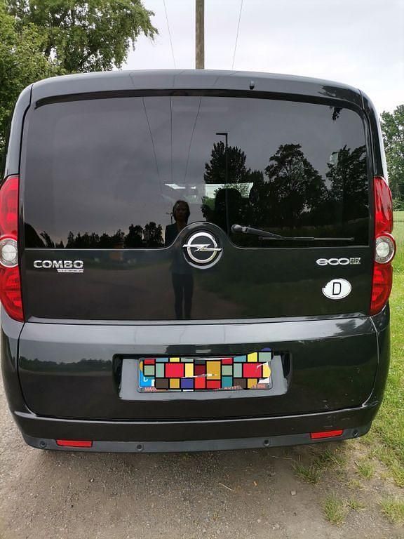 Schwarz Gebraucht 2012 Opel Combo Edition Van / Kleinbus | 4.500 € (Superpreis) - Bild 1/4