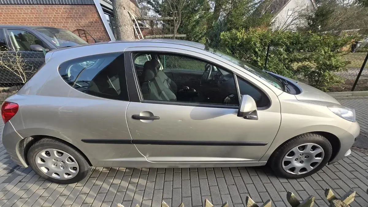 Gebraucht Peugeot 207 88 PS (64 kW) 2007 Silber Kleinwagen