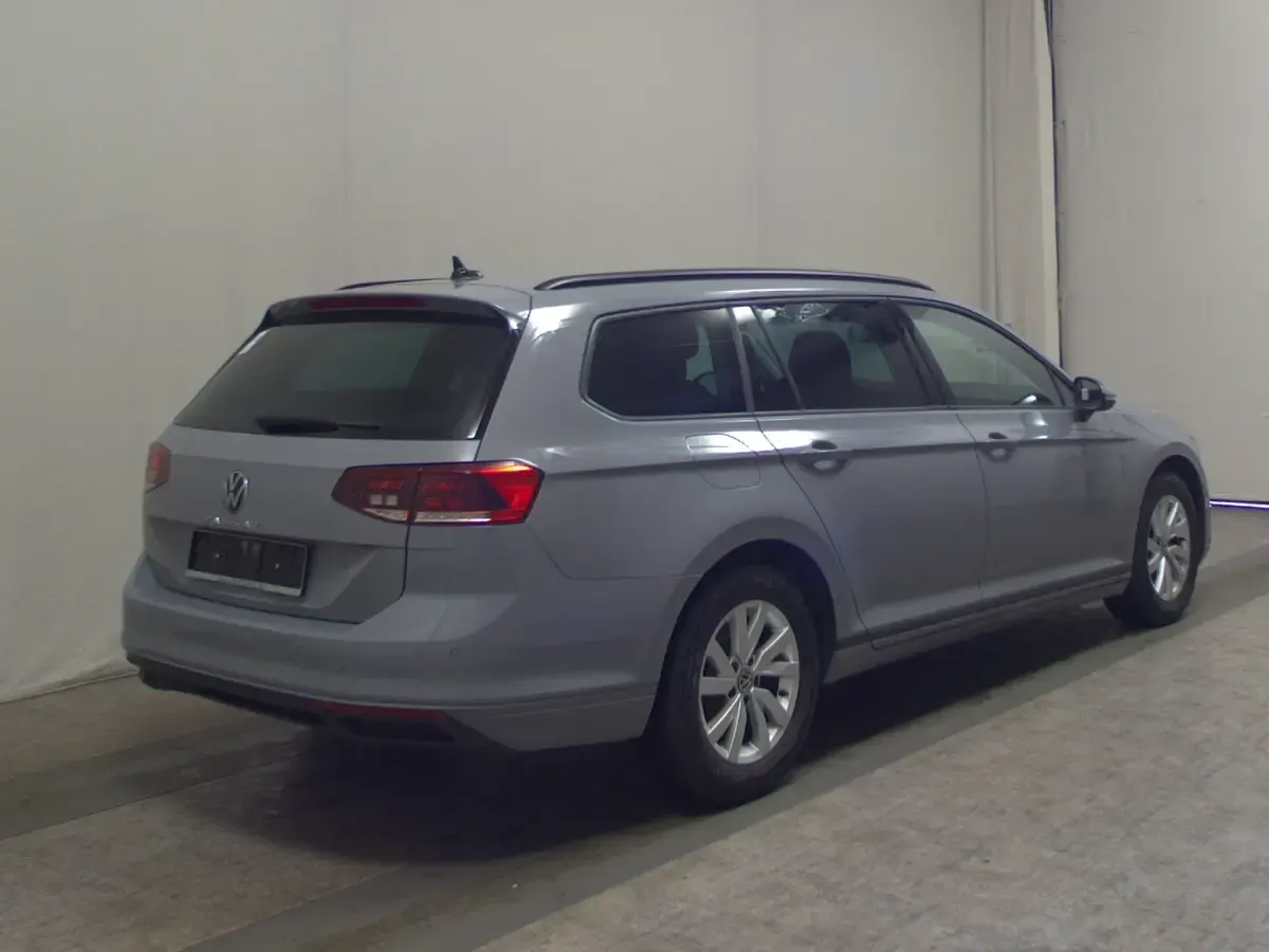 Używany VW Passat 150 KM (110 kW) 2023 Szary Kombi