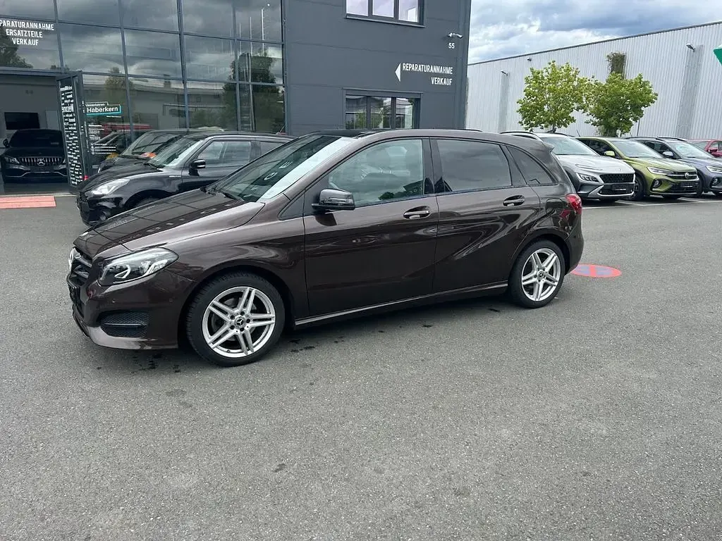 Gebraucht Mercedes B220 Style 184 PS (135 kW) 2019 Orientbraun Kleinwagen