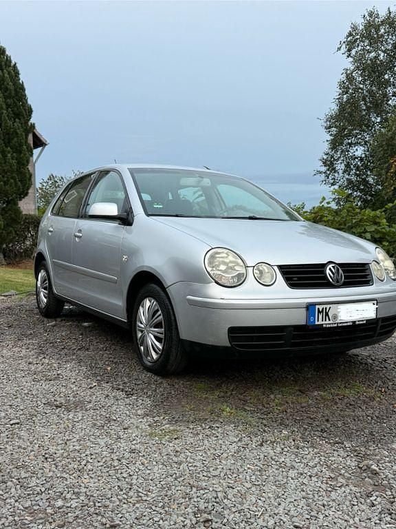 Grau Gebraucht 2004 VW Polo Cricket Limousine | 750 € (Superpreis) - Bild 1/4