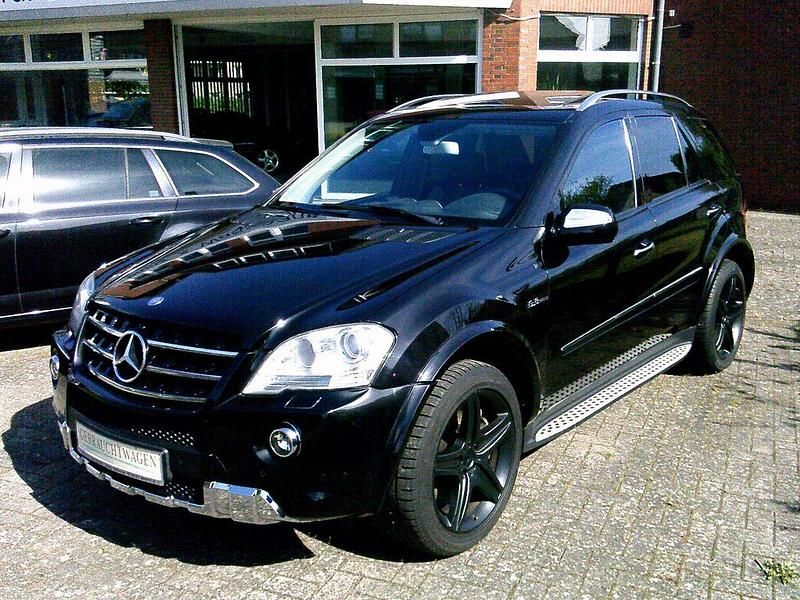 Schwarz Gebraucht 2010 Mercedes ML63 AMG AMG SUV | 18.850 € (Etwas zu teuer) - Bild 1/4