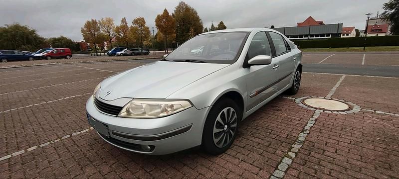 Grau Gebraucht 2003 Renault Laguna II Limousine | 2.400 € (Etwas zu teuer) - Bild 1/4