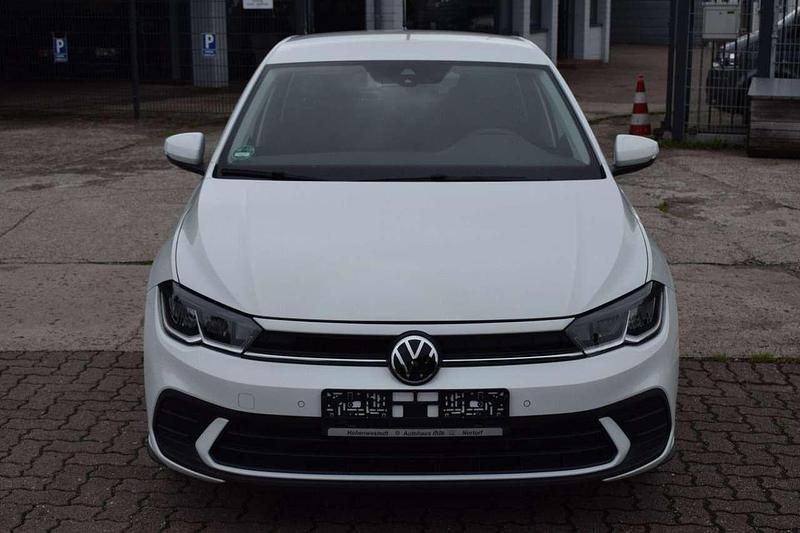 Weiß Gebraucht 2024 VW Polo Life Kleinwagen | 16.980 € (Superpreis) - Bild 1/4