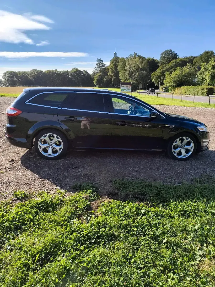 Gebraucht Ford Mondeo Titanium 140 PS (102 kW) 2011 Schwarz Kombi