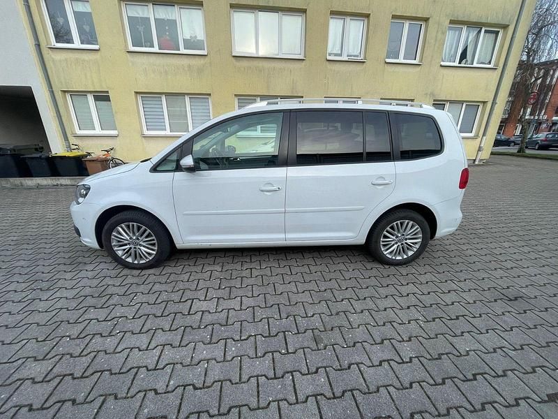 Gebraucht VW Touran Cup 150 PS (110 kW) 2014 Weiß Van / Kleinbus