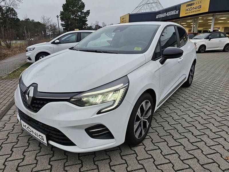 Weiß Gebraucht 2023 Renault Clio V Evolution Limousine | 13.970 € (Fairer Preis) - Bild 1/4